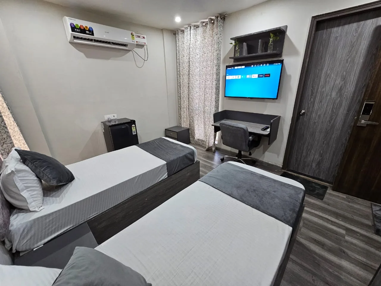 Room and facilities at Cloud Nine Rooms 259